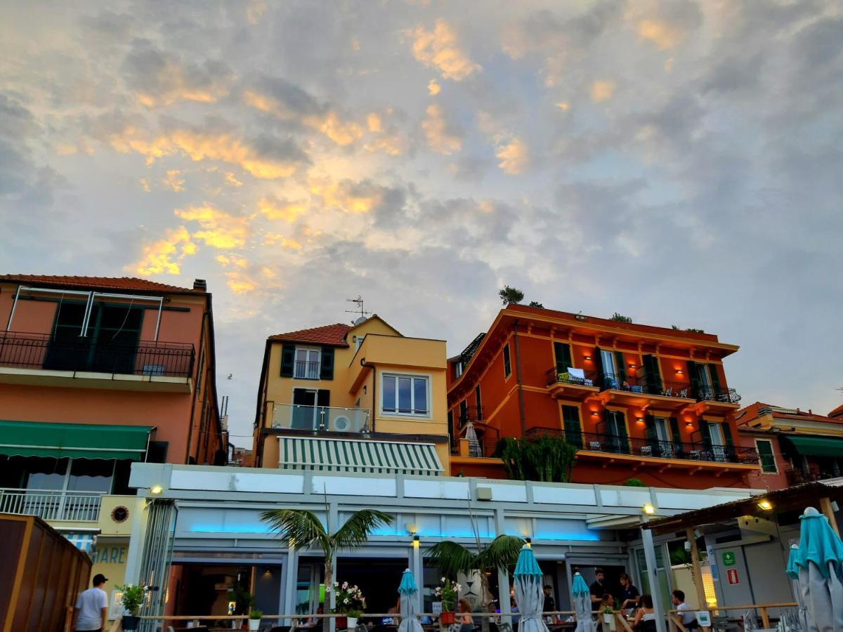 Appartamento Fronte Mare Con Terrazzo Alassio Dış mekan fotoğraf