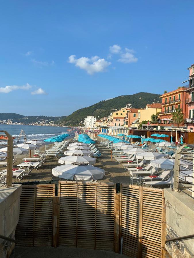 Appartamento Fronte Mare Con Terrazzo Alassio Dış mekan fotoğraf